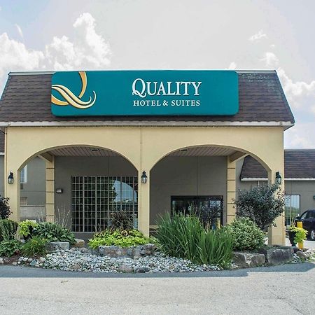 Quality Hotel & Suites Woodstock Extérieur photo