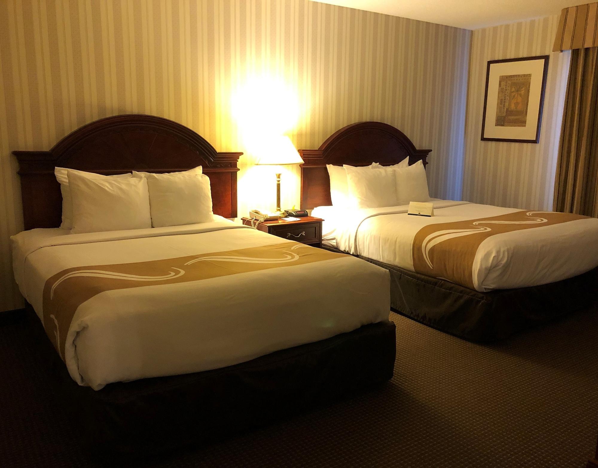 Quality Hotel & Suites Woodstock Extérieur photo