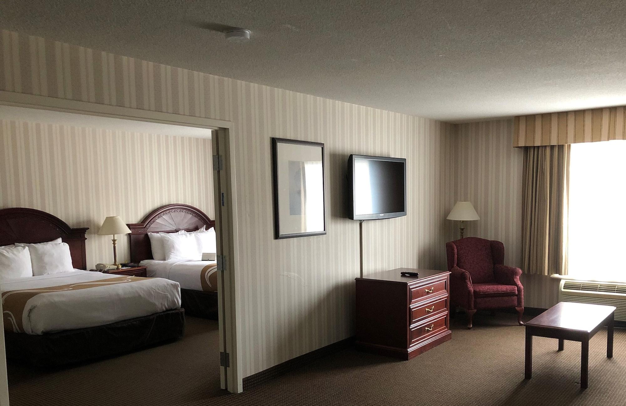 Quality Hotel & Suites Woodstock Extérieur photo
