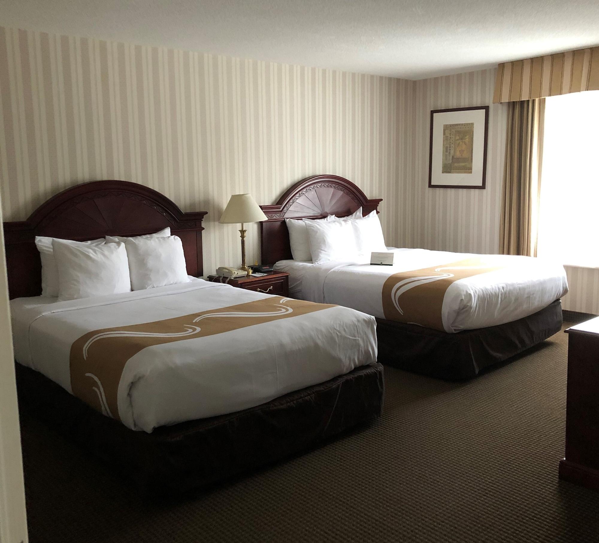 Quality Hotel & Suites Woodstock Extérieur photo