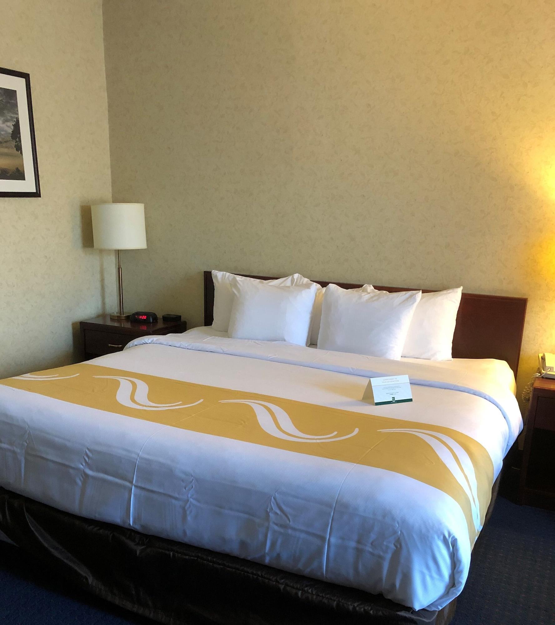 Quality Hotel & Suites Woodstock Extérieur photo