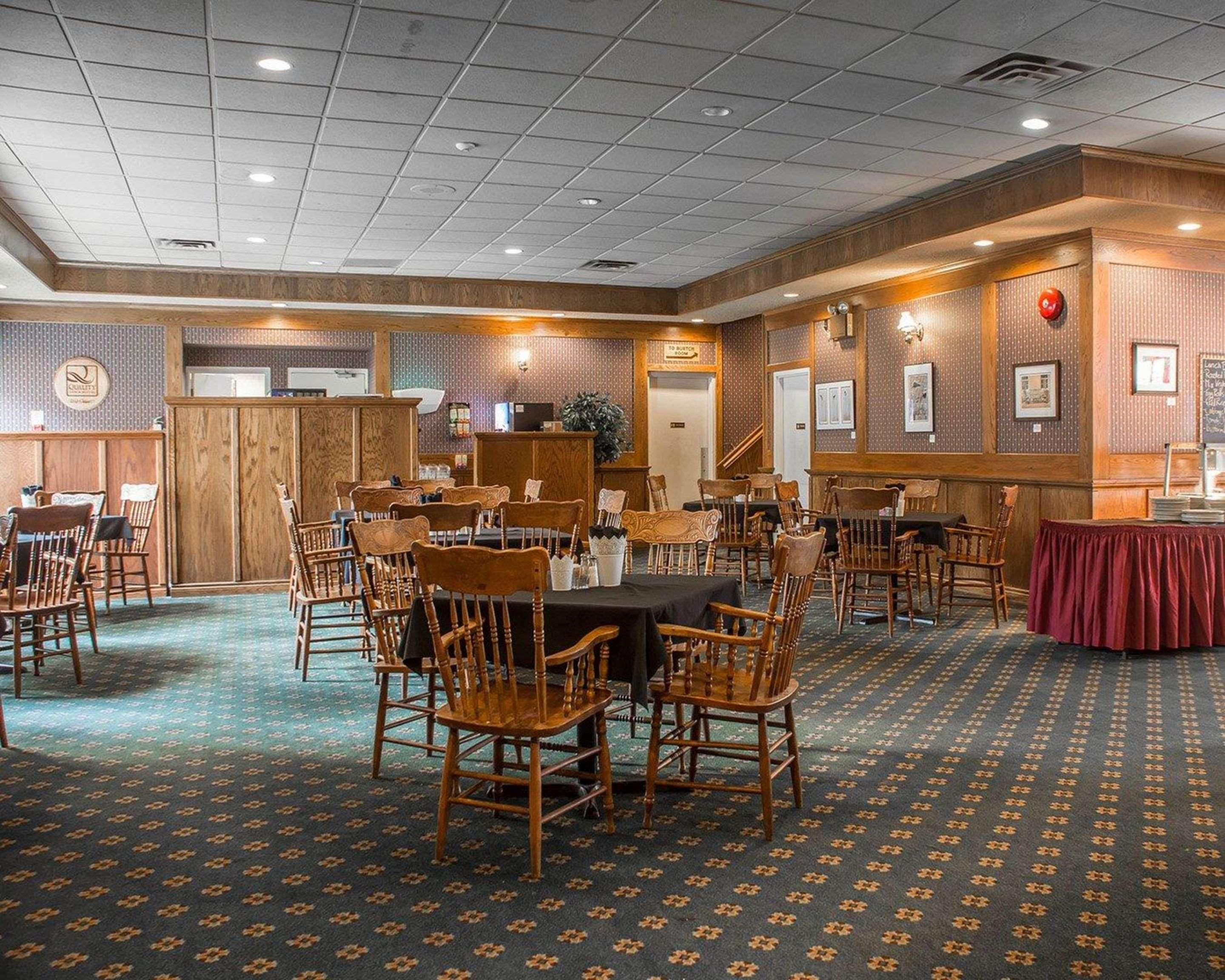 Quality Hotel & Suites Woodstock Extérieur photo