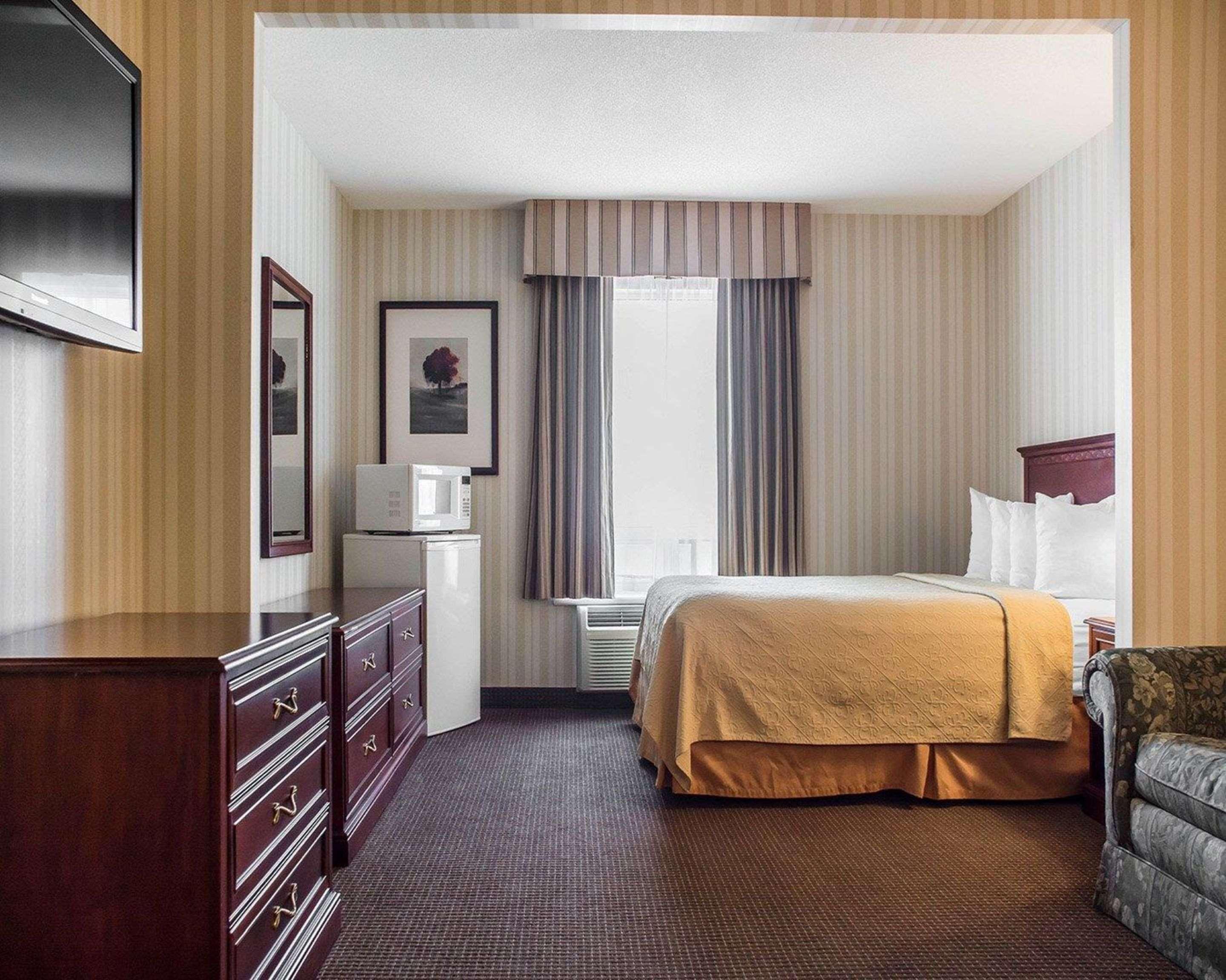 Quality Hotel & Suites Woodstock Extérieur photo