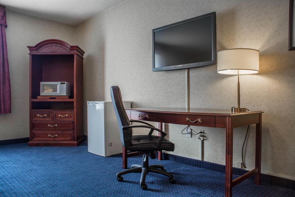 Quality Hotel & Suites Woodstock Extérieur photo