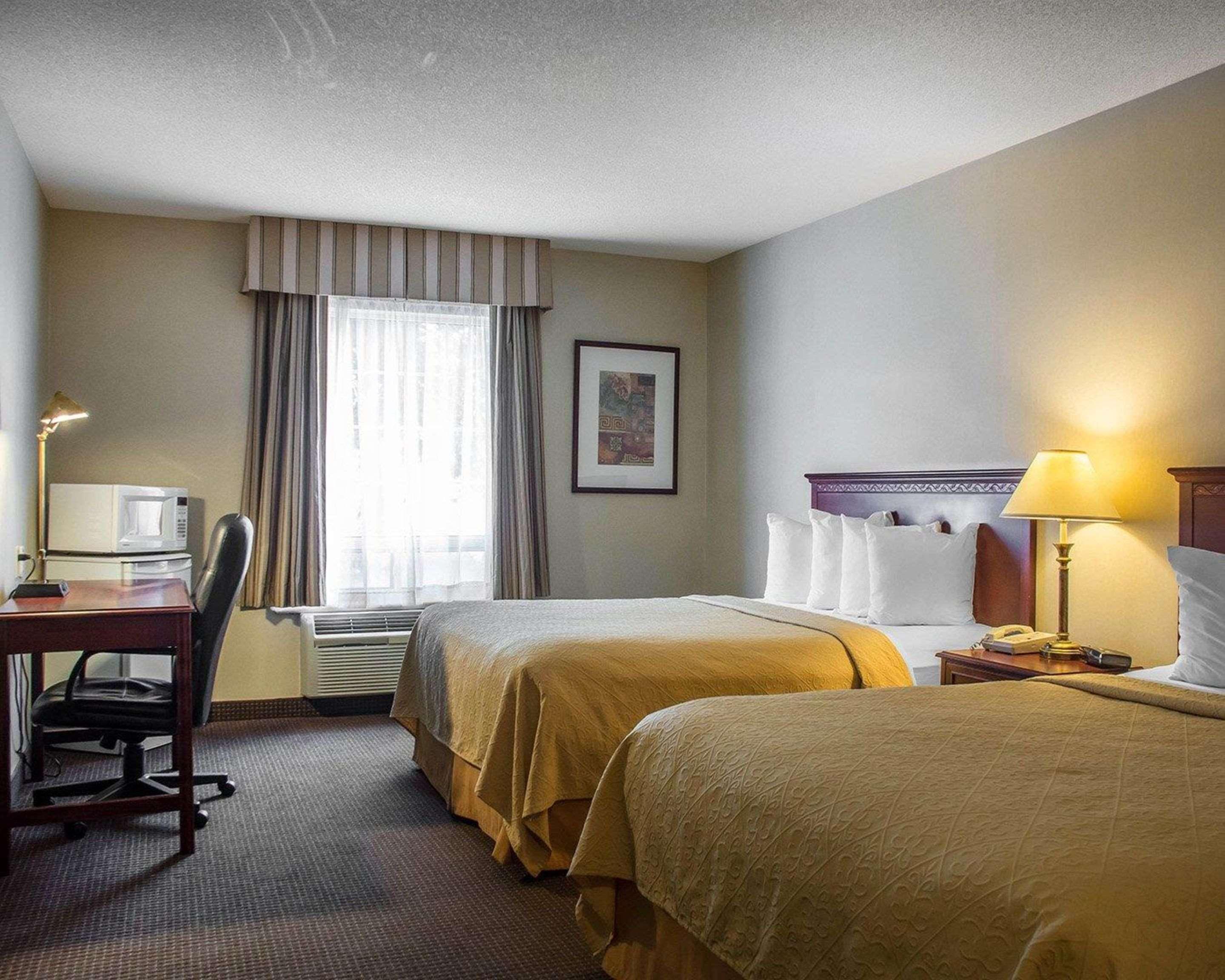 Quality Hotel & Suites Woodstock Extérieur photo