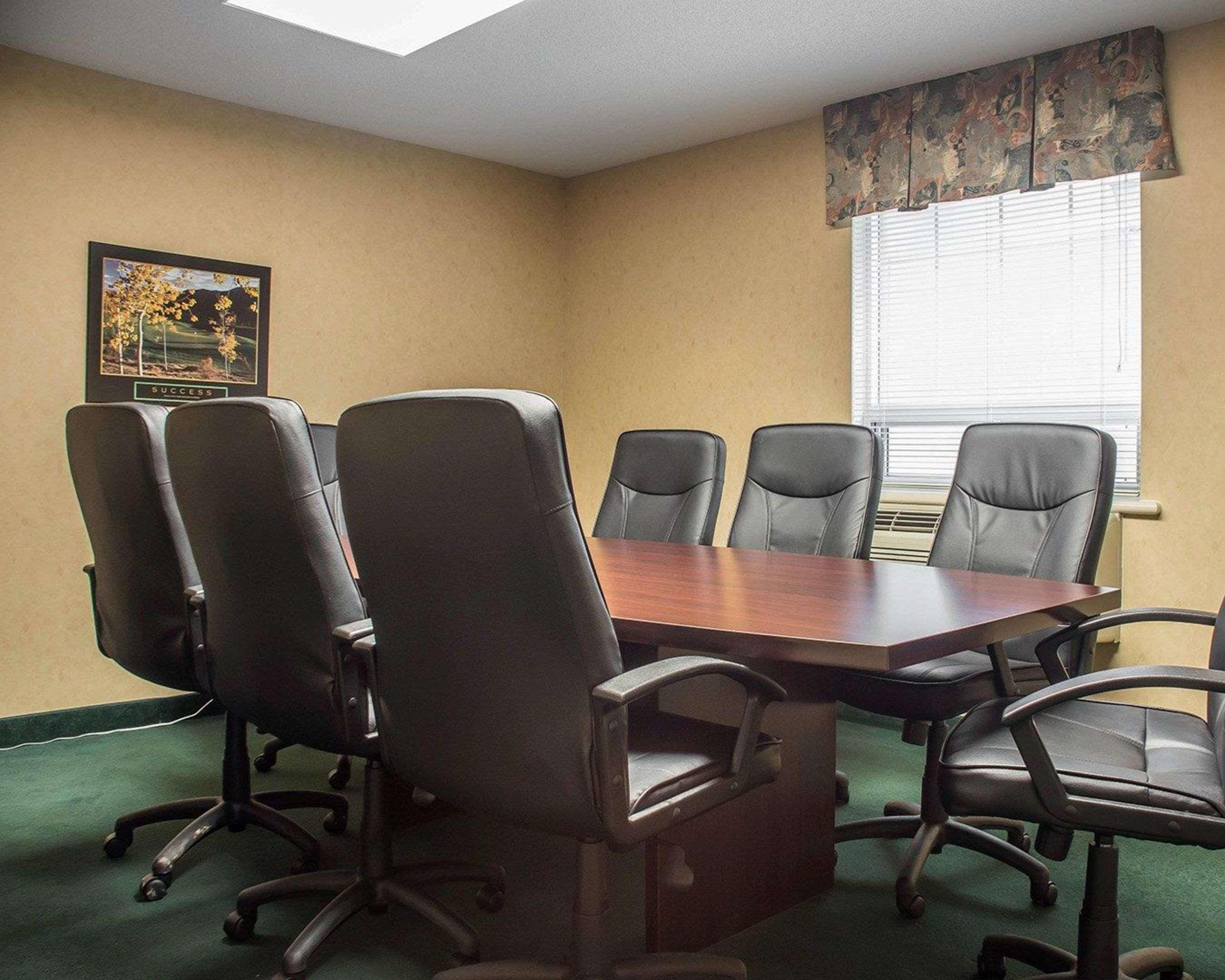 Quality Hotel & Suites Woodstock Extérieur photo