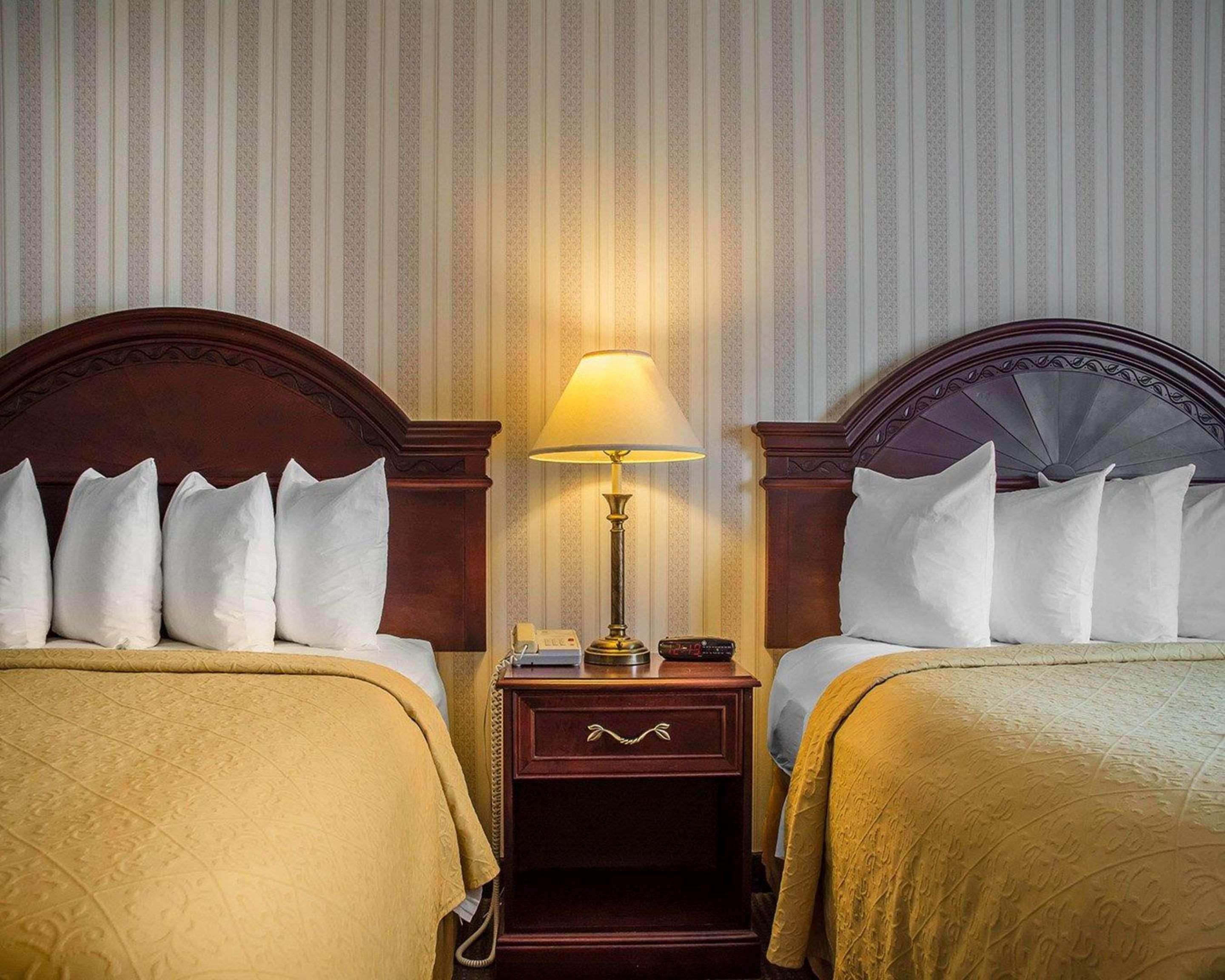 Quality Hotel & Suites Woodstock Extérieur photo
