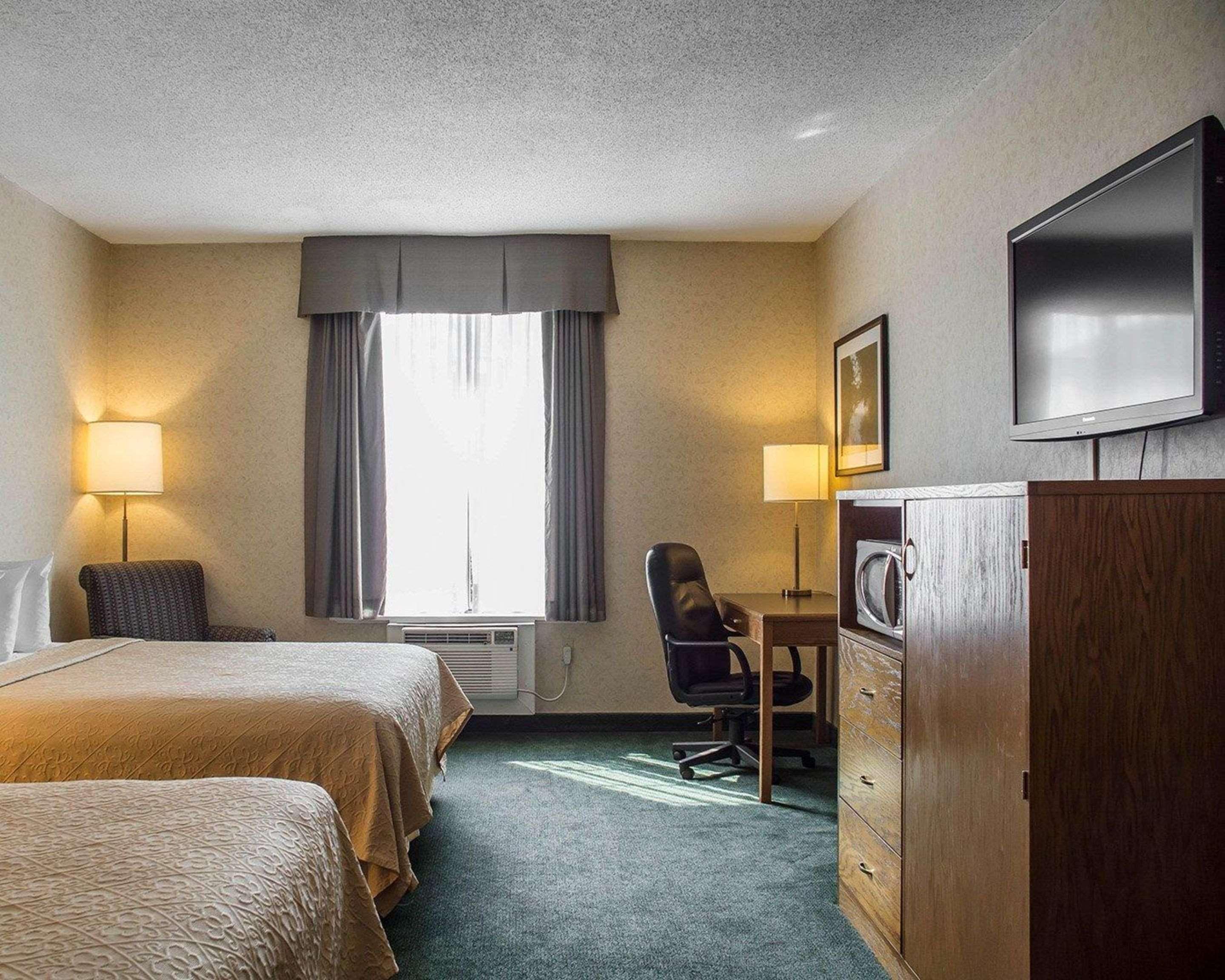 Quality Hotel & Suites Woodstock Extérieur photo