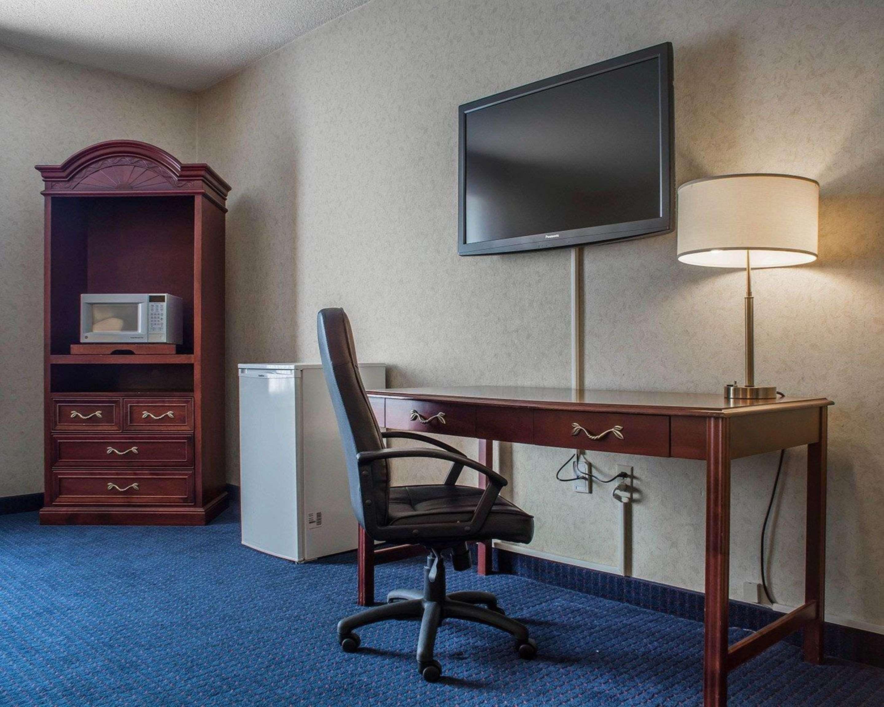 Quality Hotel & Suites Woodstock Extérieur photo