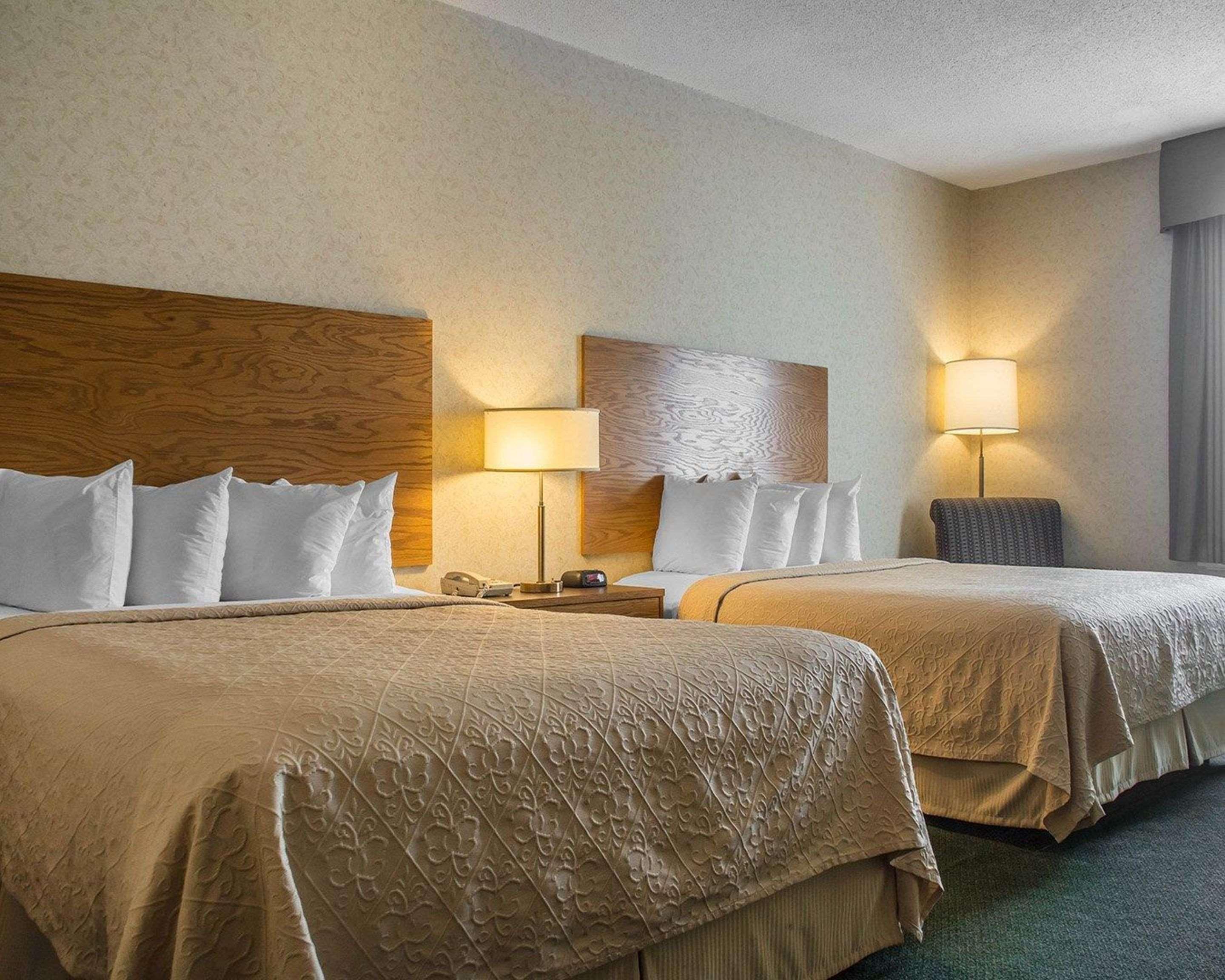 Quality Hotel & Suites Woodstock Extérieur photo