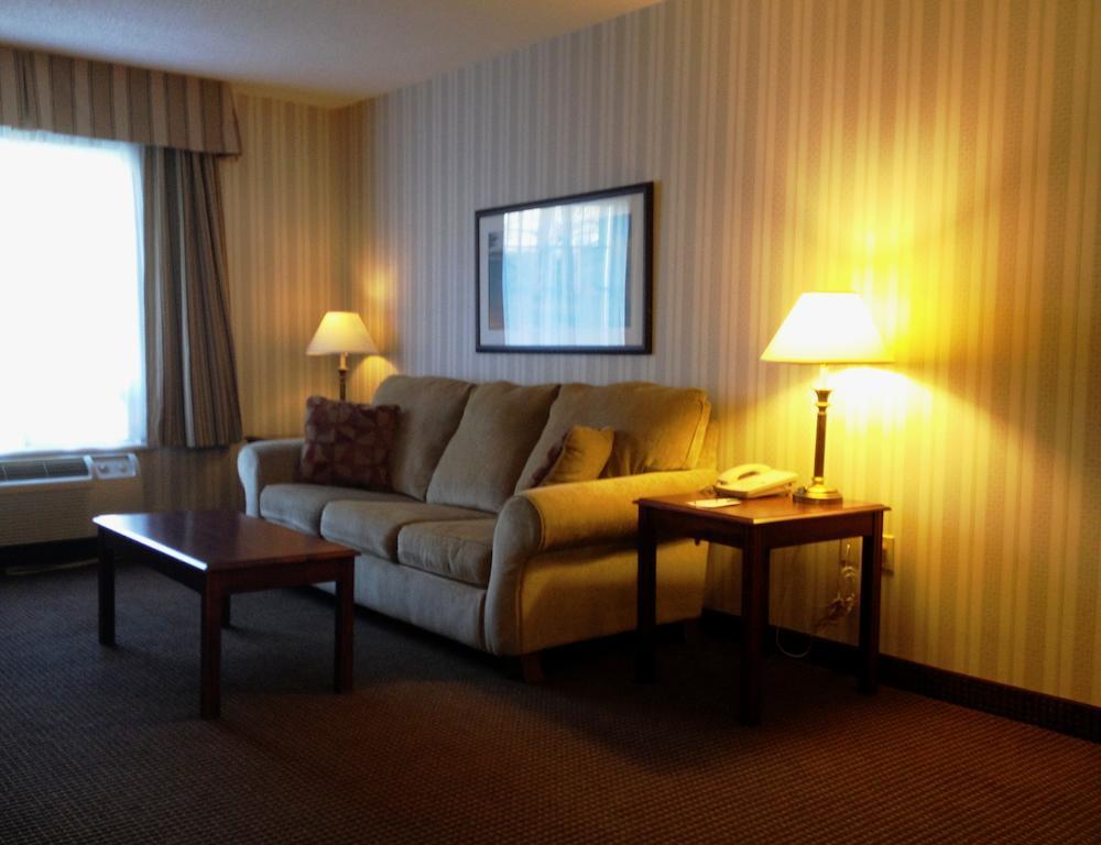 Quality Hotel & Suites Woodstock Extérieur photo