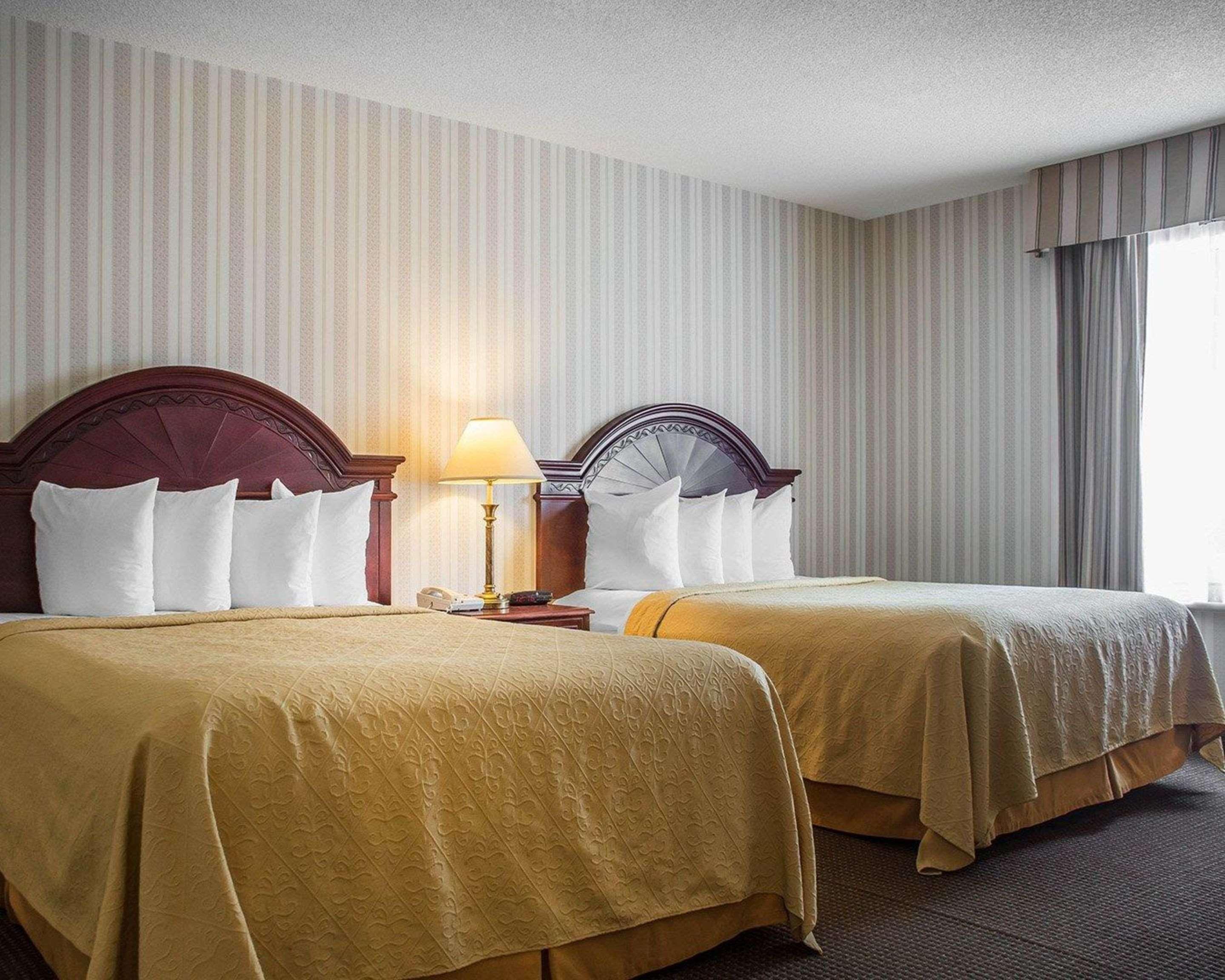 Quality Hotel & Suites Woodstock Extérieur photo