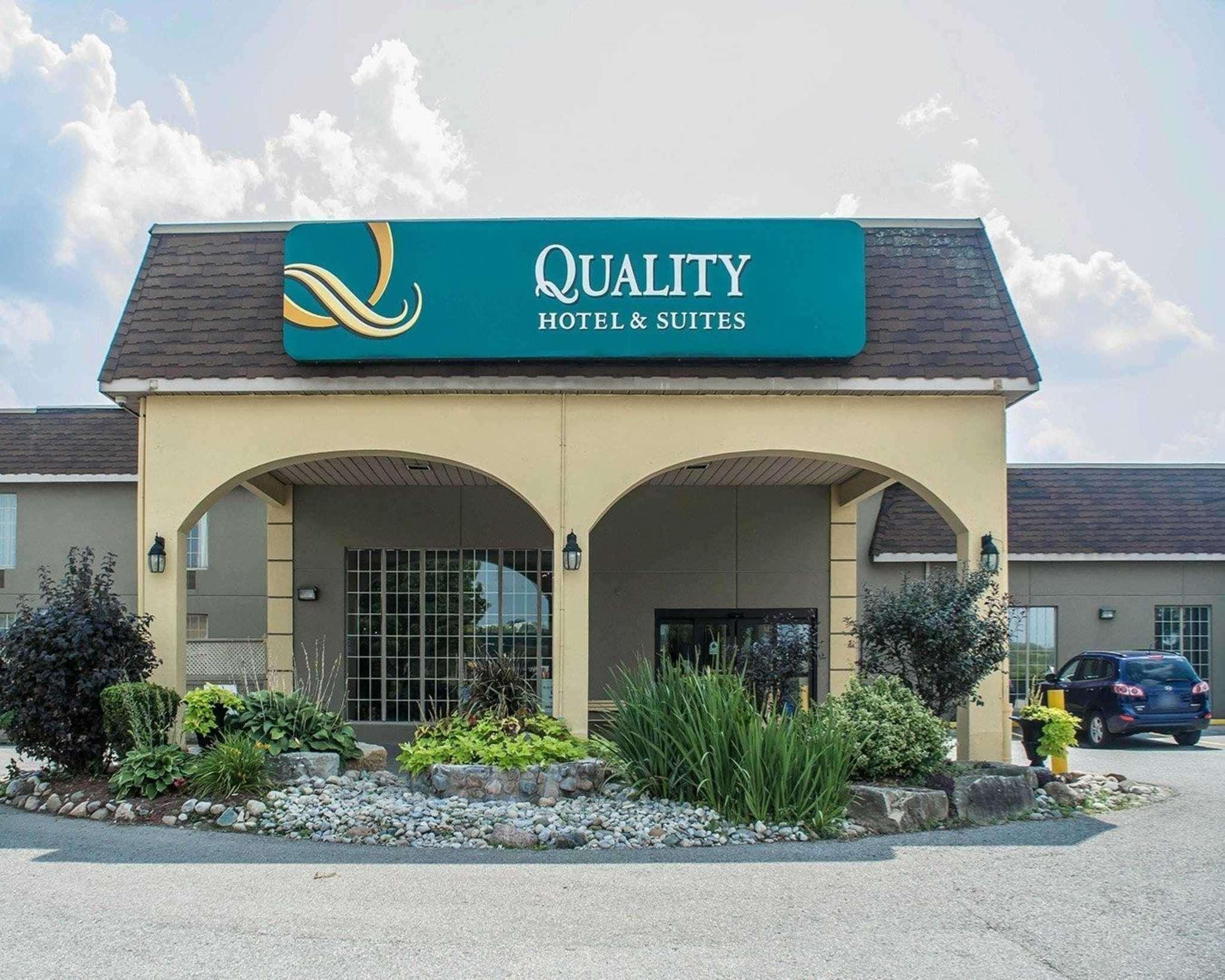 Quality Hotel & Suites Woodstock Extérieur photo