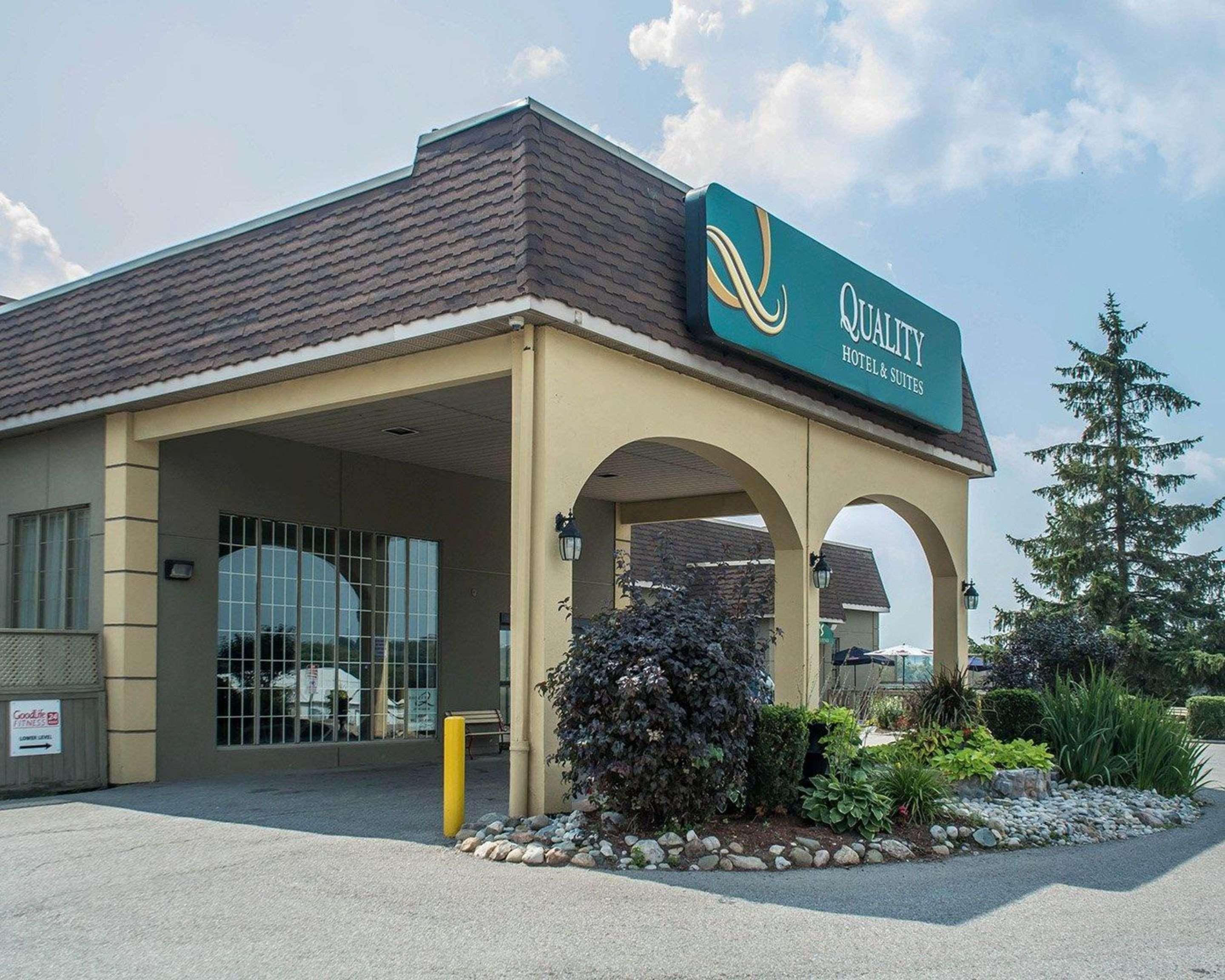 Quality Hotel & Suites Woodstock Extérieur photo