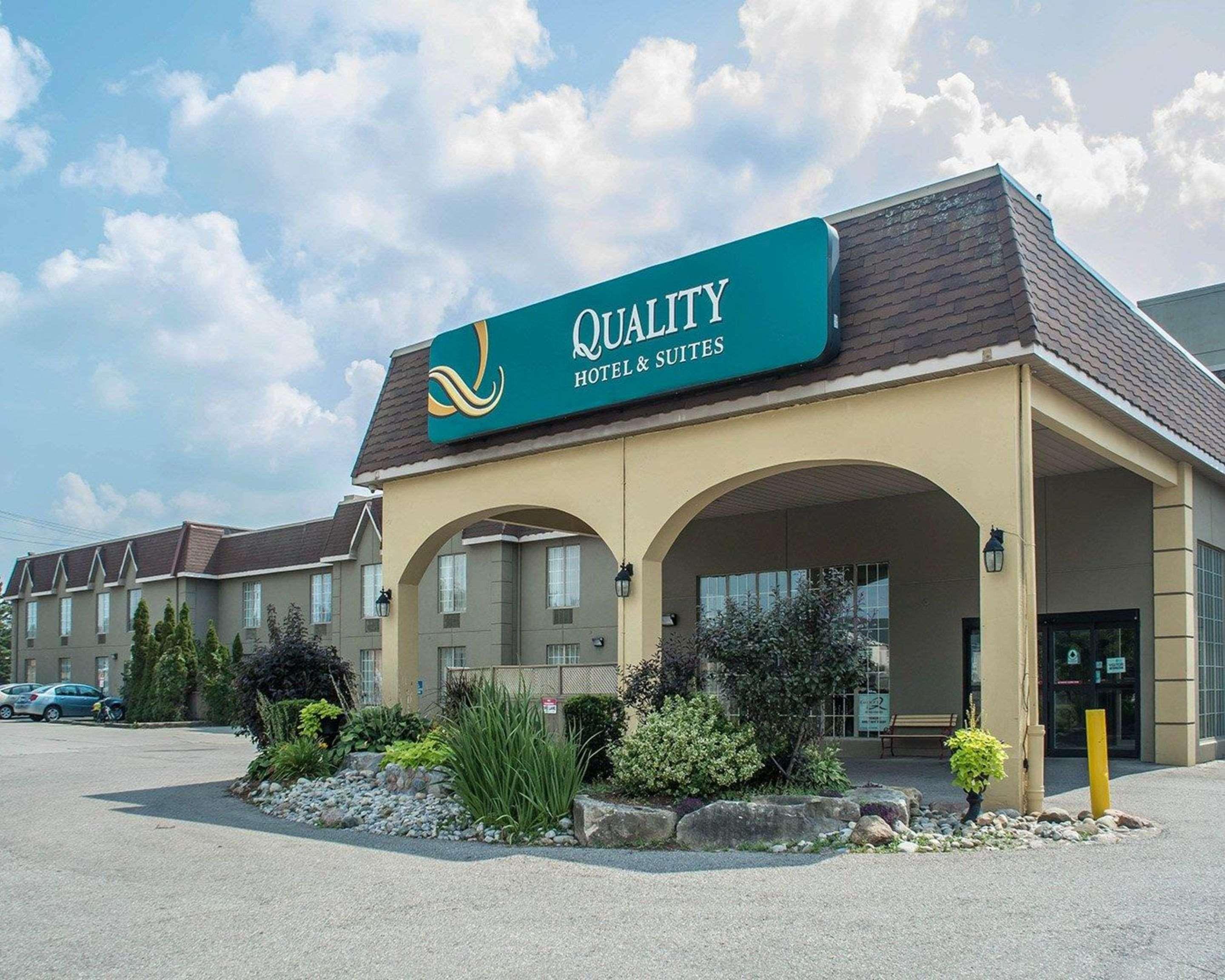 Quality Hotel & Suites Woodstock Extérieur photo
