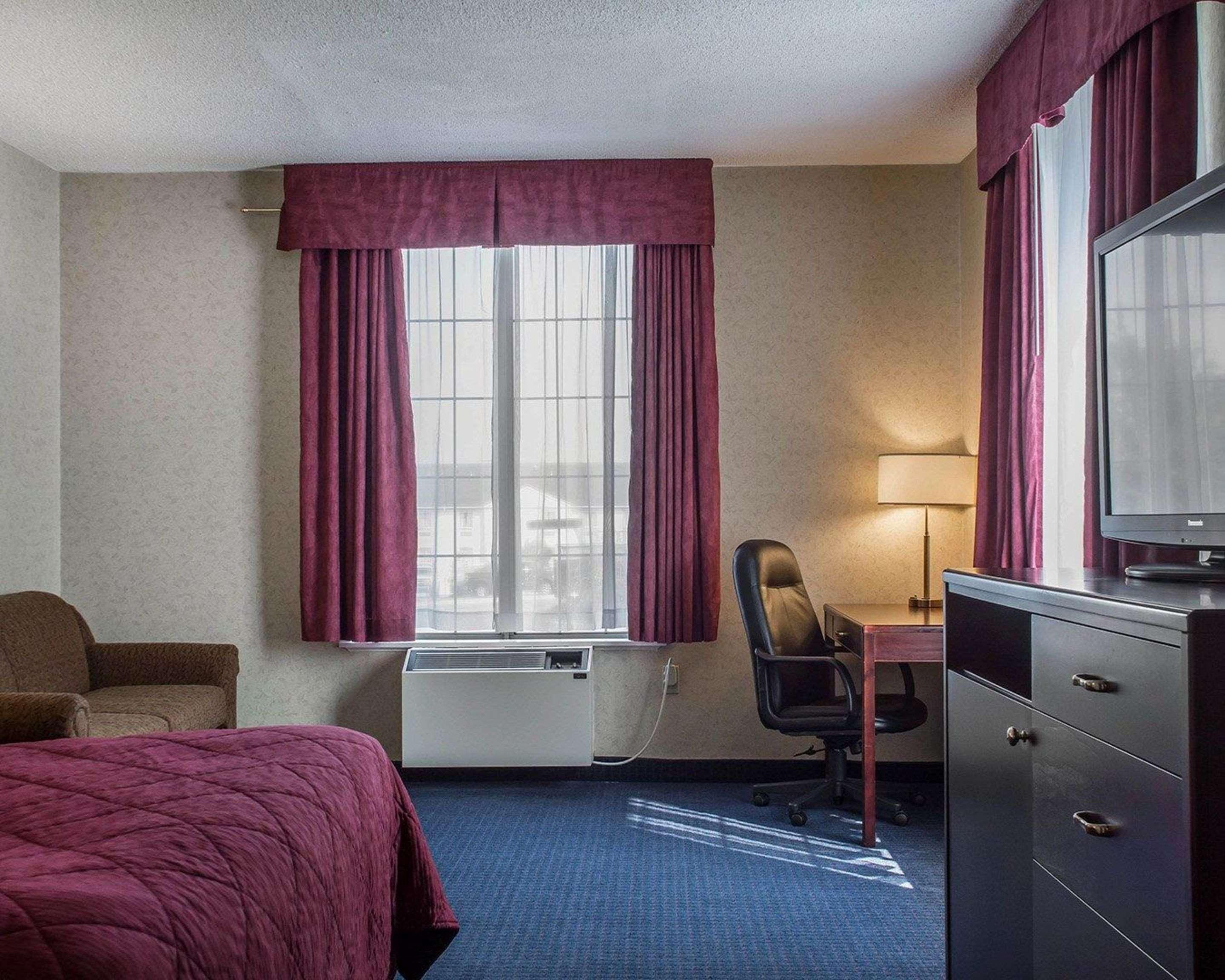 Quality Hotel & Suites Woodstock Extérieur photo