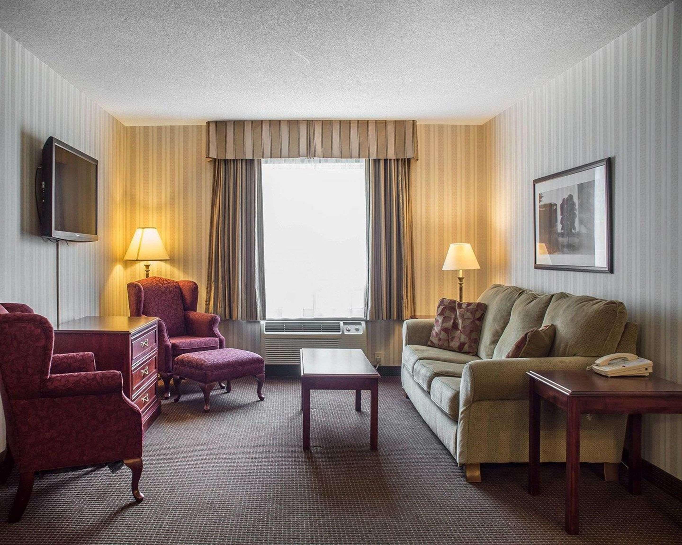 Quality Hotel & Suites Woodstock Extérieur photo