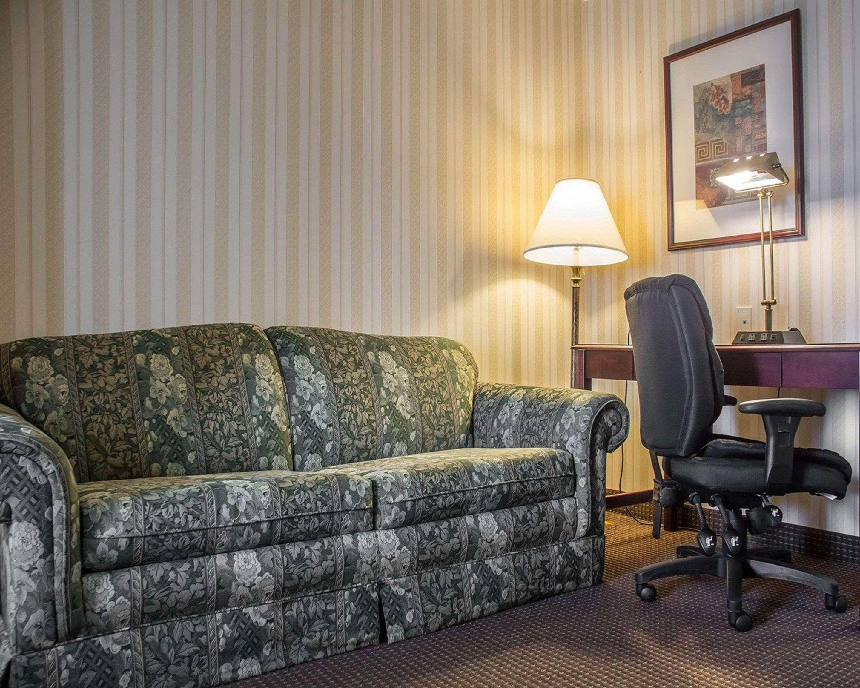 Quality Hotel & Suites Woodstock Extérieur photo