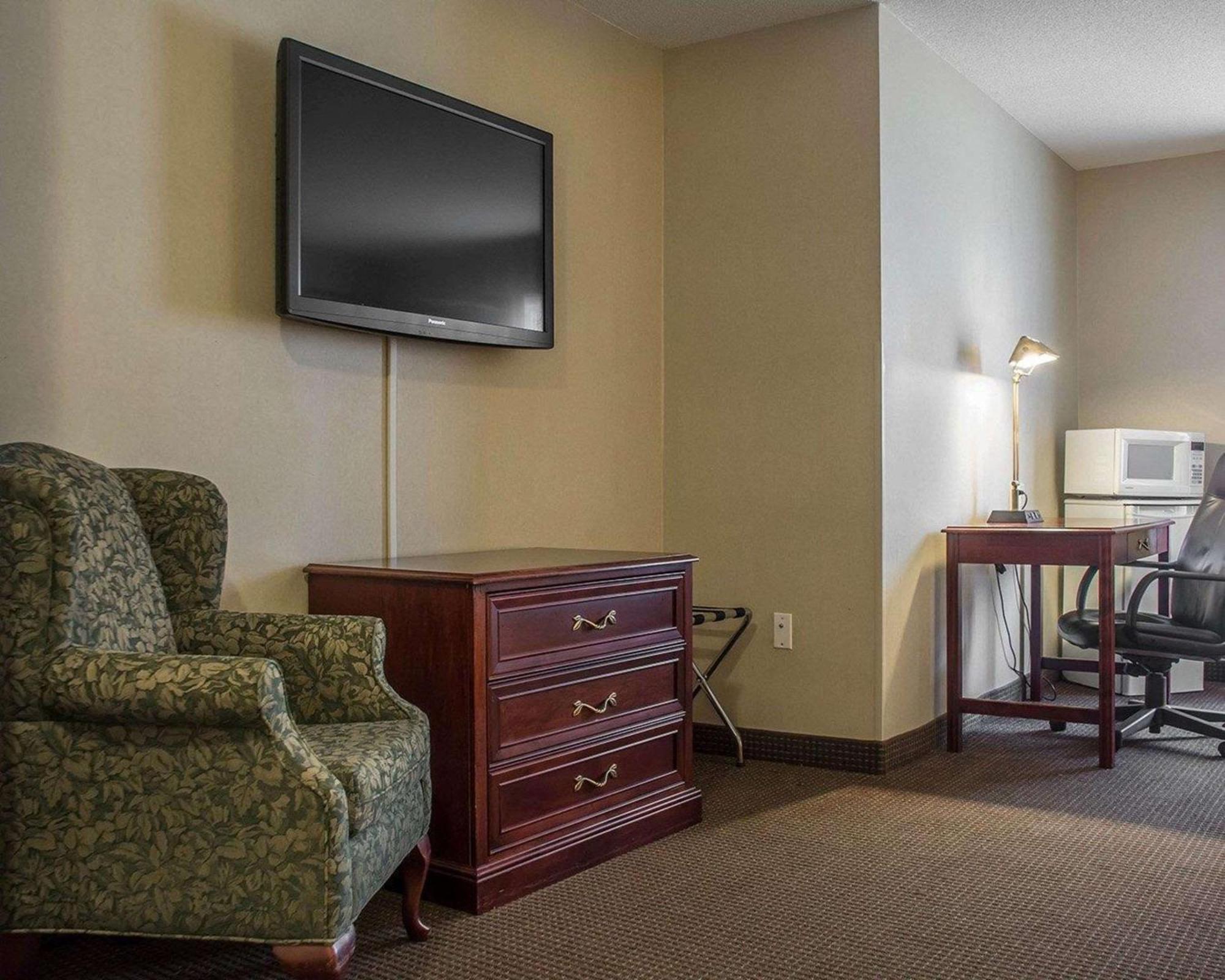 Quality Hotel & Suites Woodstock Extérieur photo
