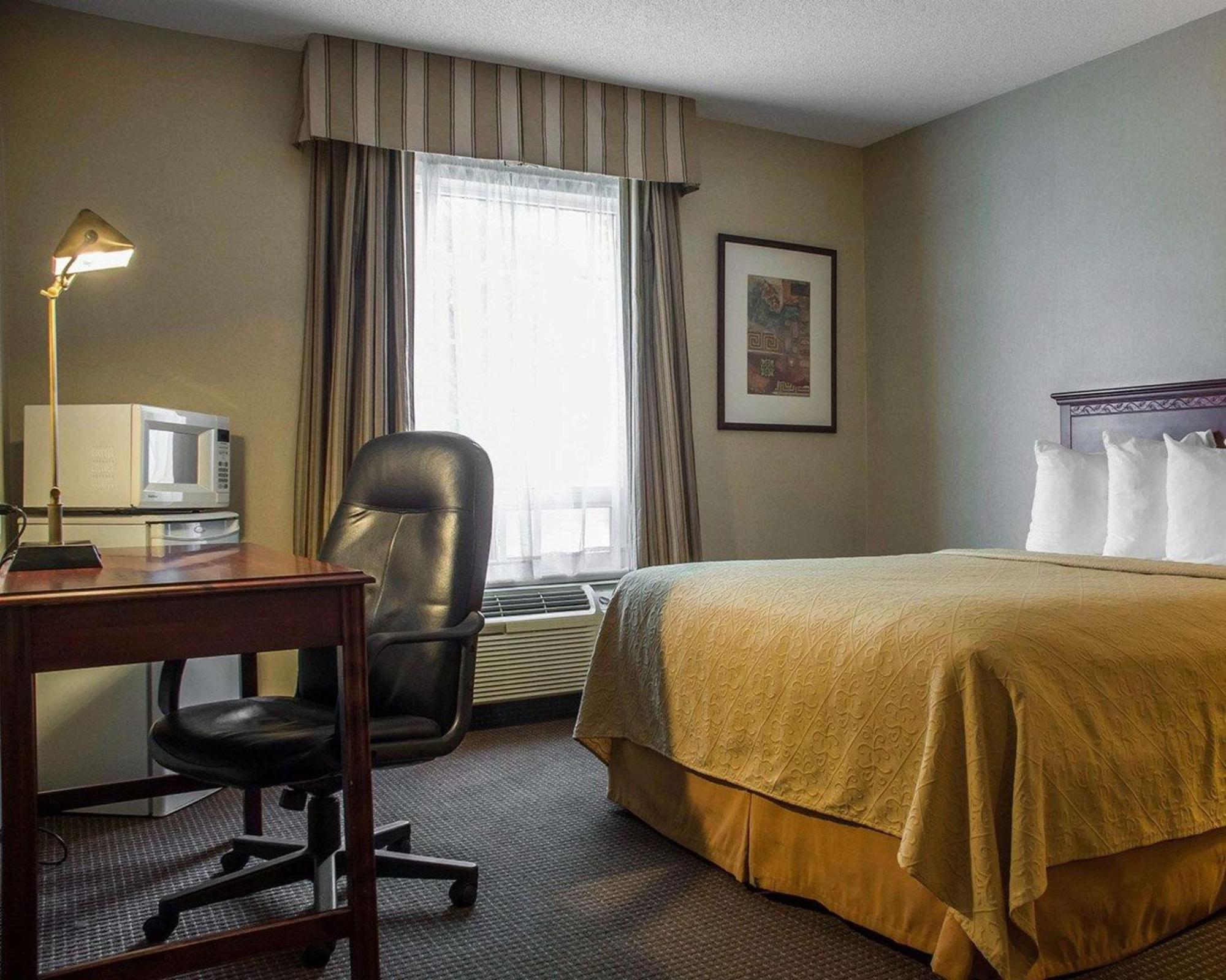 Quality Hotel & Suites Woodstock Extérieur photo