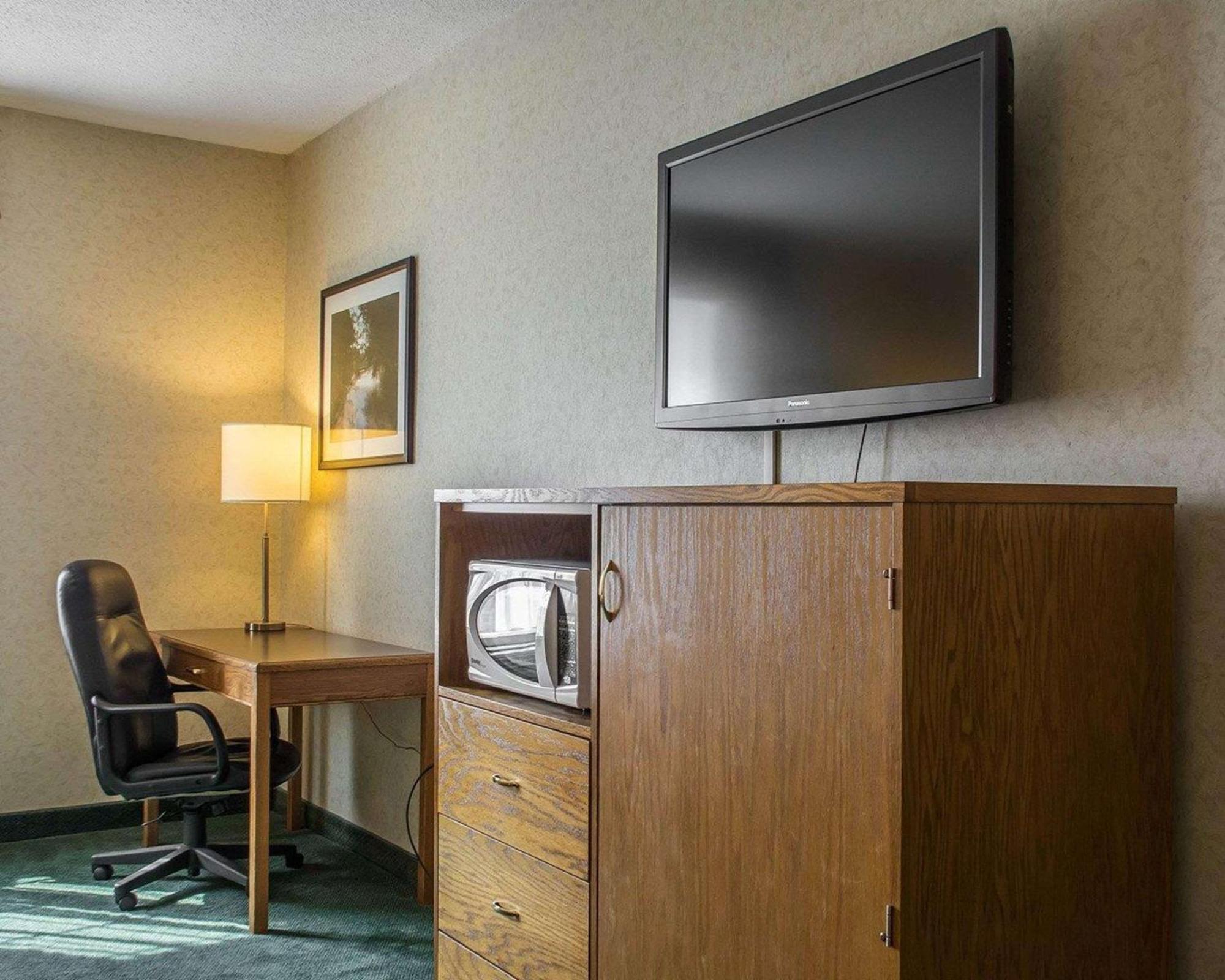 Quality Hotel & Suites Woodstock Extérieur photo