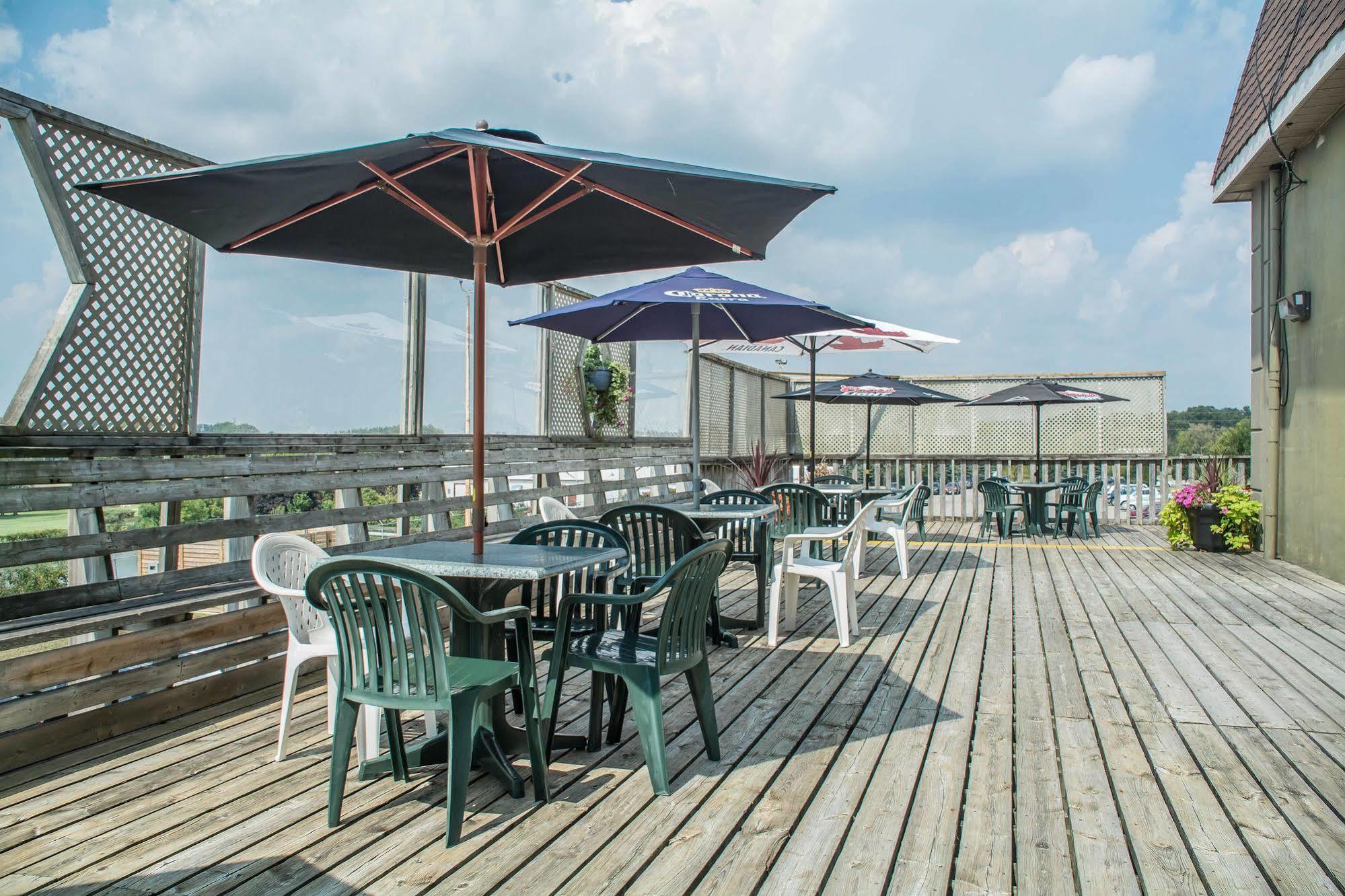 Quality Hotel & Suites Woodstock Extérieur photo
