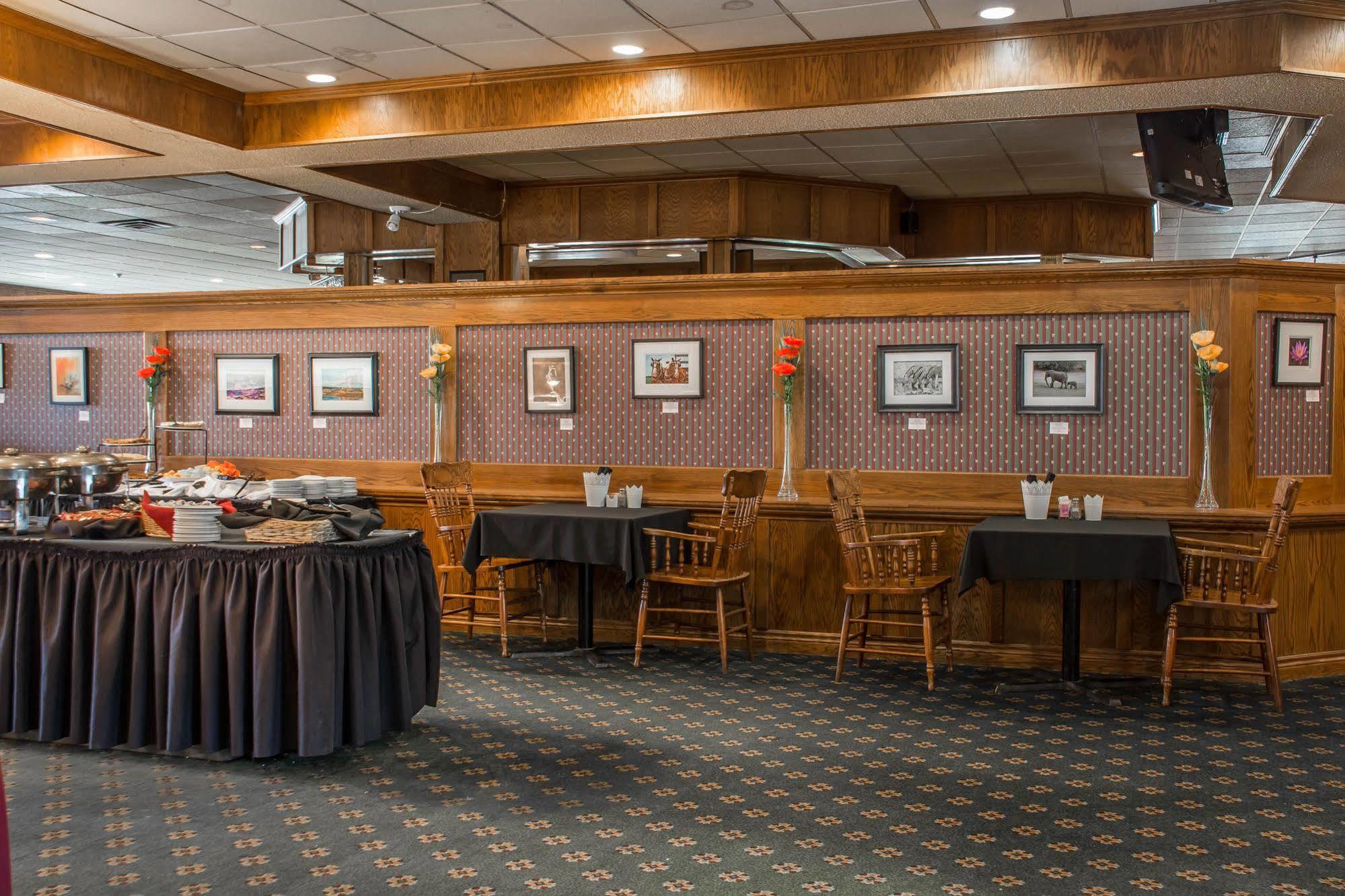Quality Hotel & Suites Woodstock Extérieur photo